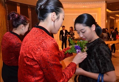 技术支撑铸就百年品牌 国家普洱茶质检中心以礼仪服务强化行业赋能